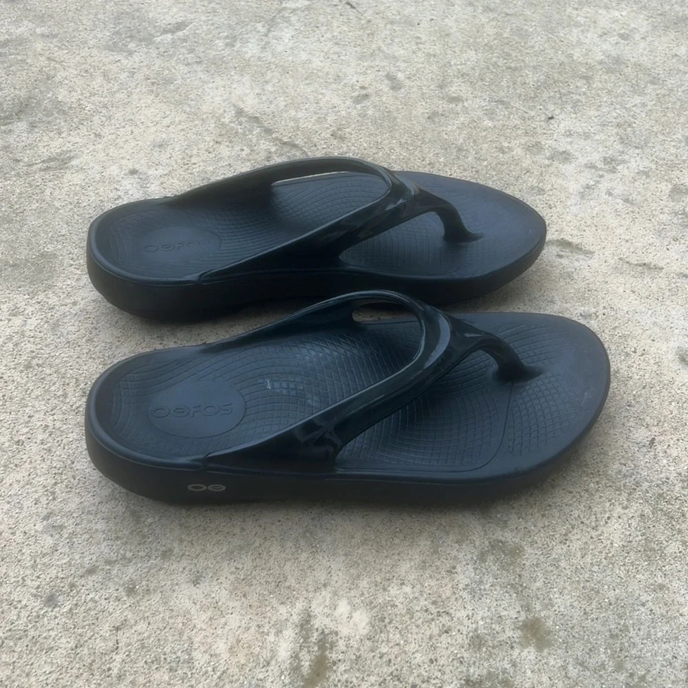OOFOS Black Recovery Sandal Things Women's Size 9